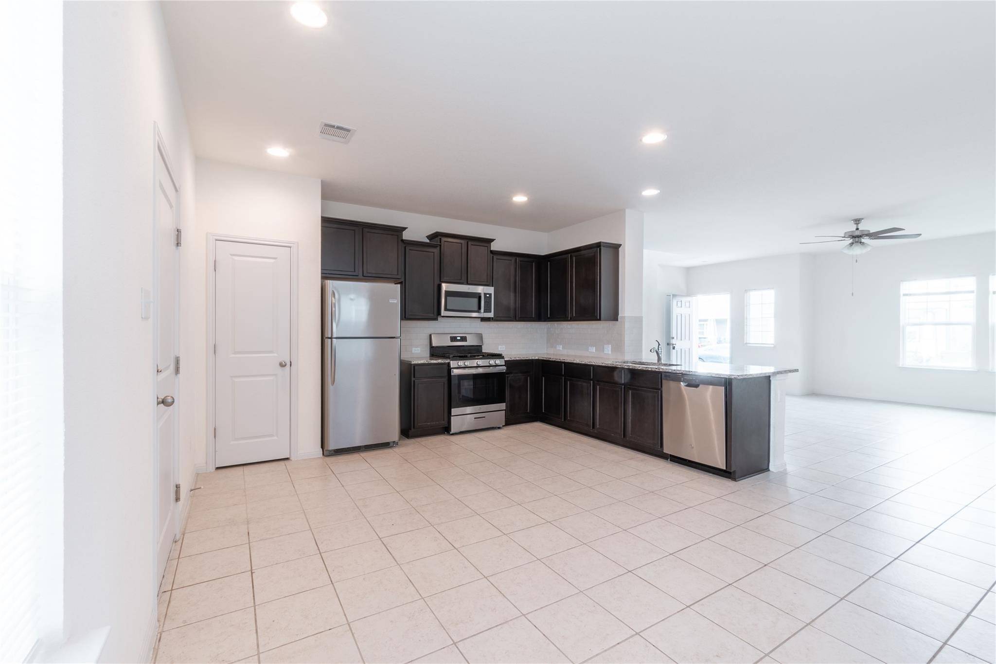 217 Bent Creek DR, Hutto, TX 78634