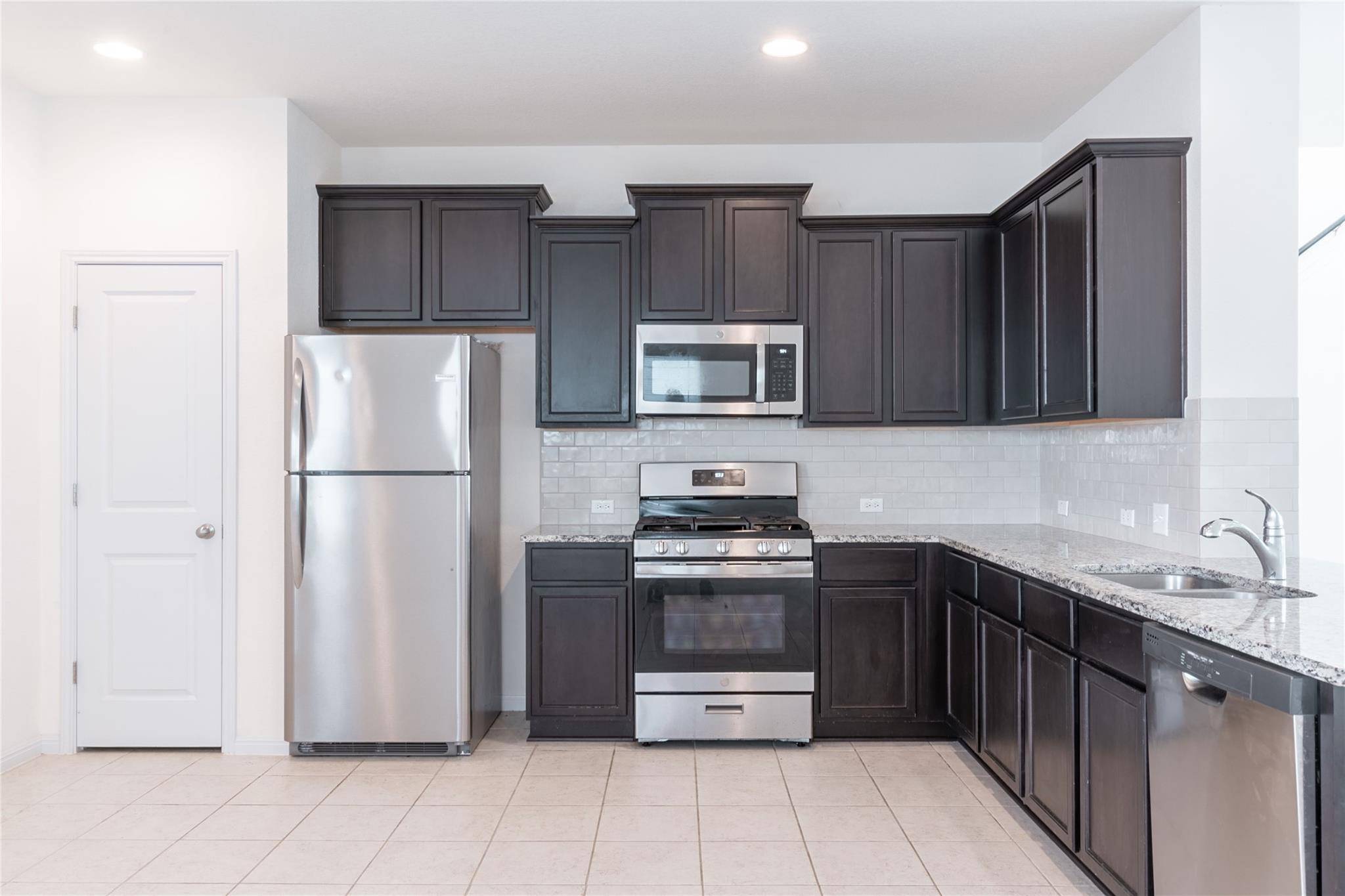 217 Bent Creek DR, Hutto, TX 78634