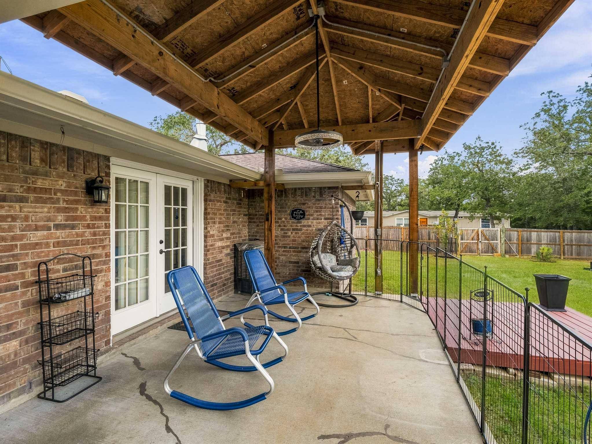 107 Turner LN, Paige, TX 78659