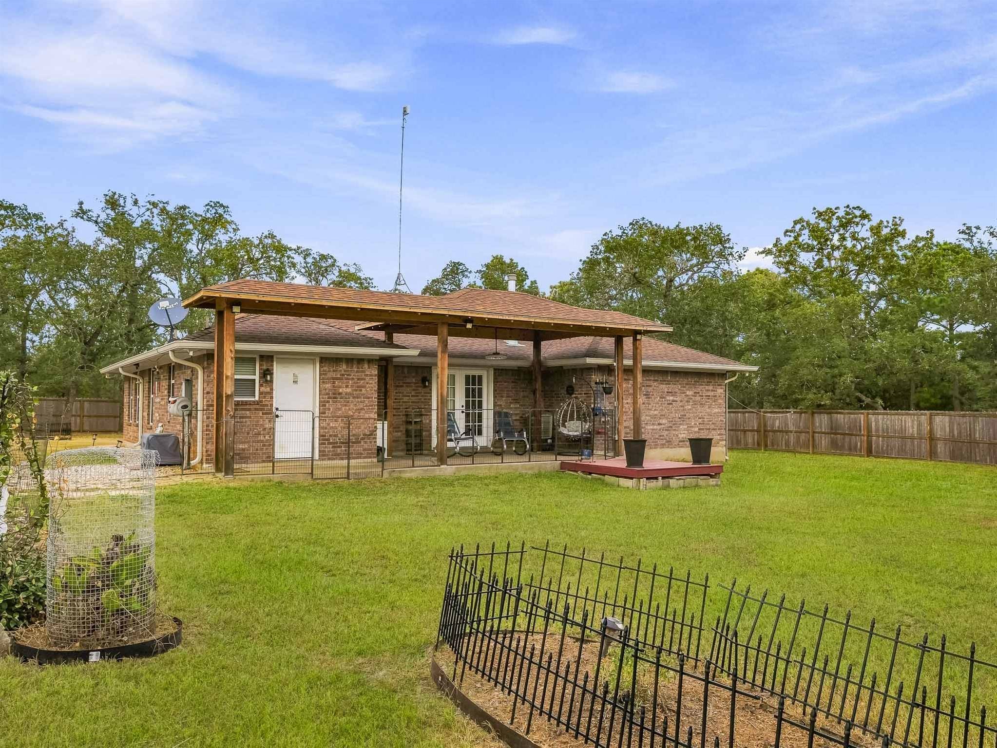 107 Turner LN, Paige, TX 78659
