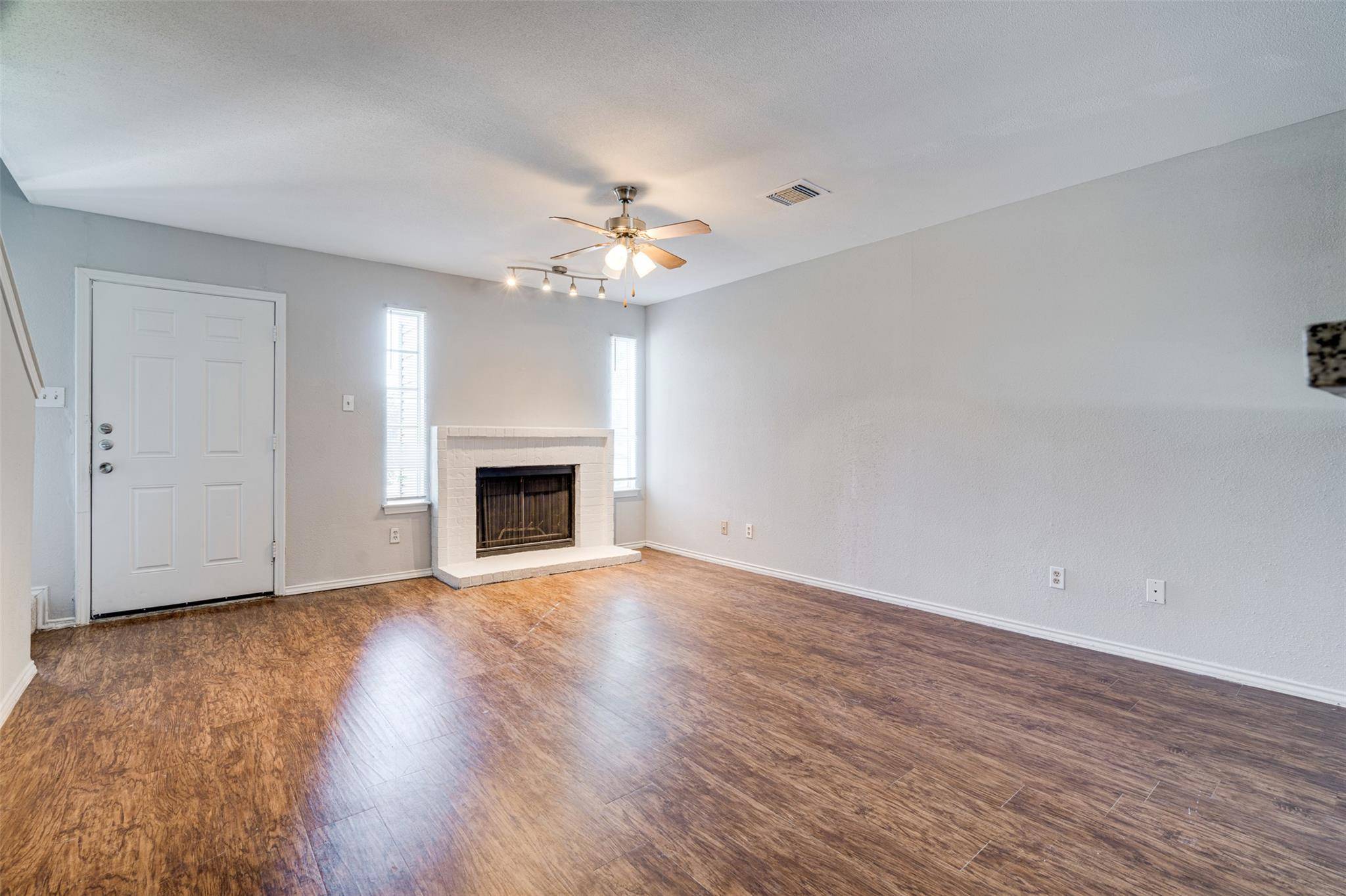1830 River Crossing CIR #B, Austin, TX 78741