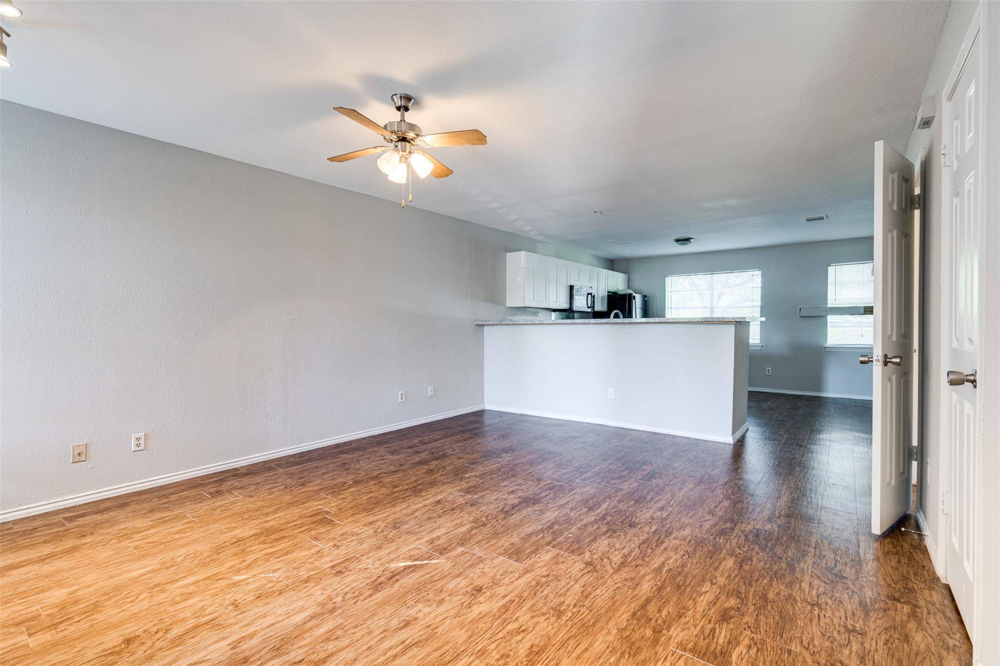 1830 River Crossing CIR #B, Austin, TX 78741
