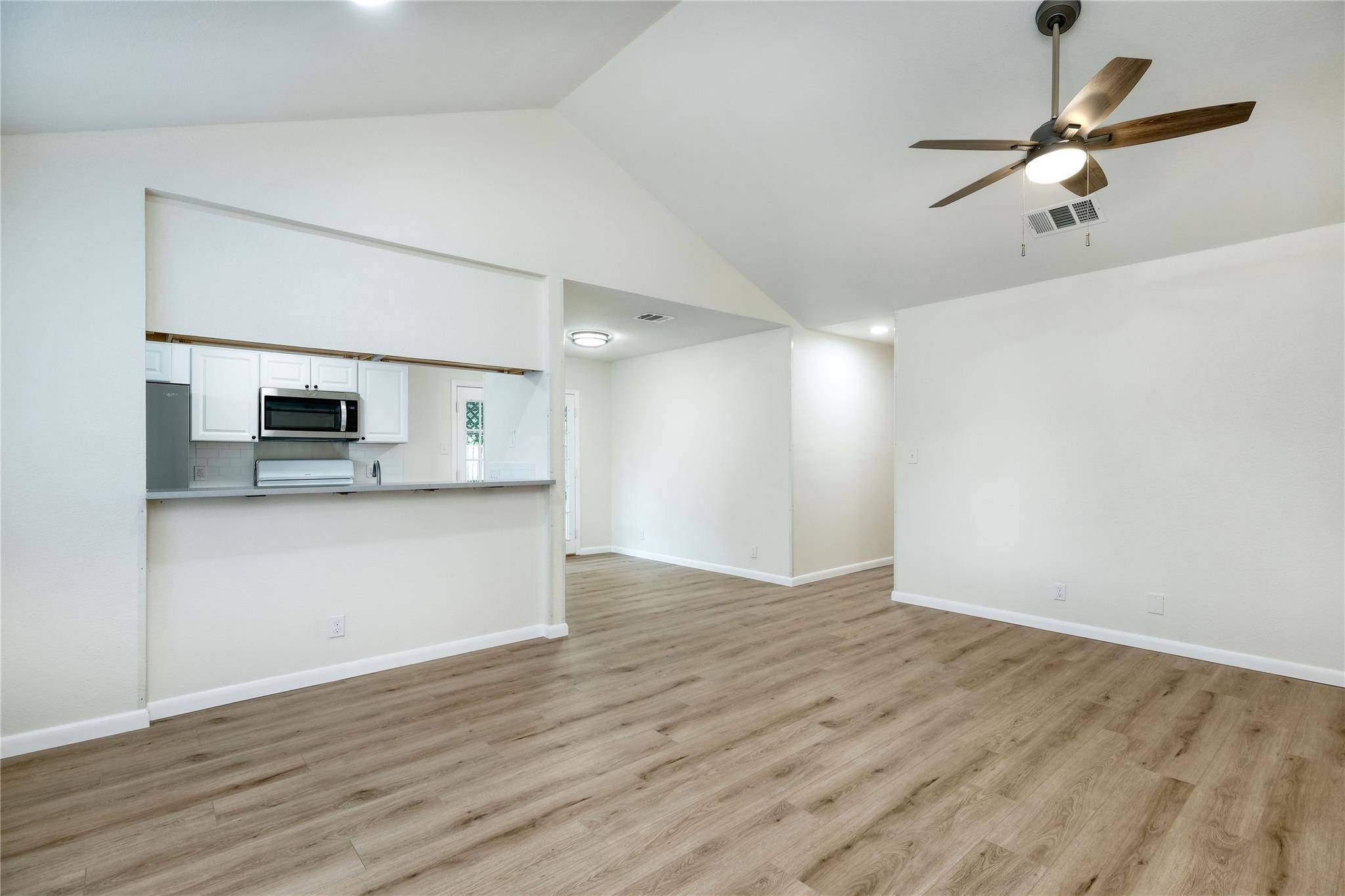 107 Nicole CV #B, Round Rock, TX 78664