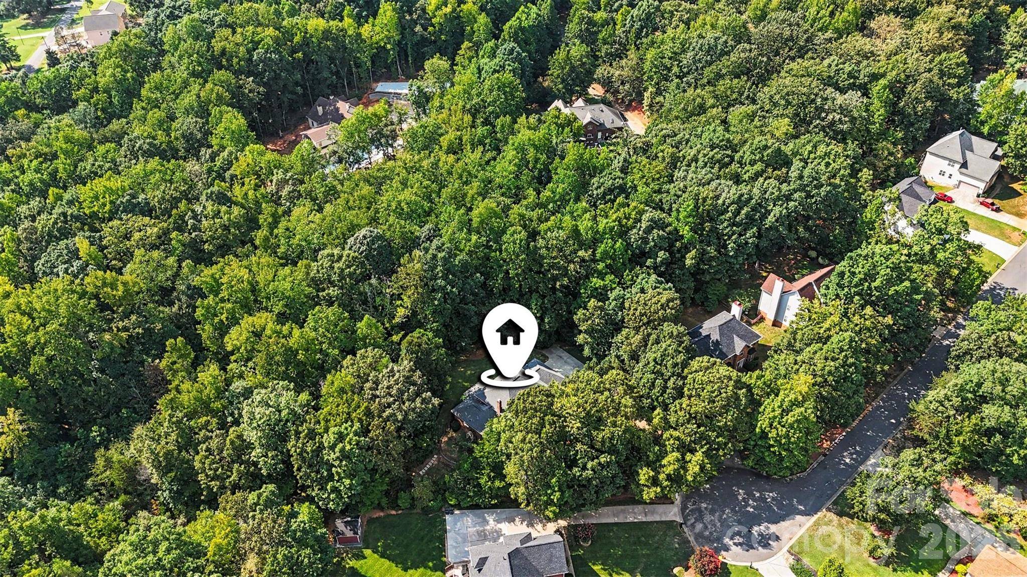 8805 Crosstimbers DR, Charlotte, NC 28215