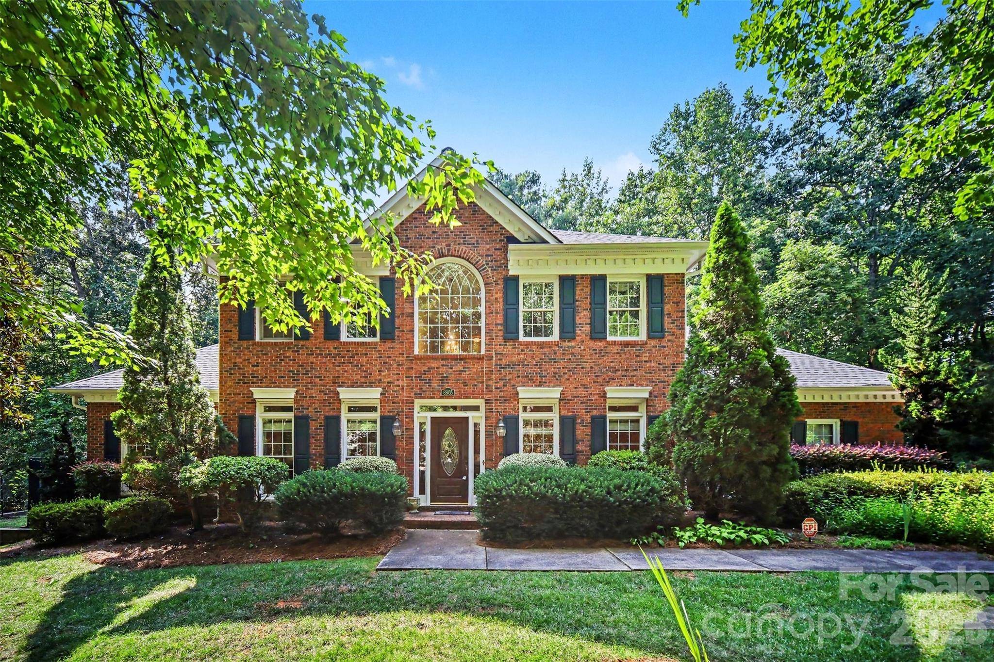 8805 Crosstimbers DR, Charlotte, NC 28215