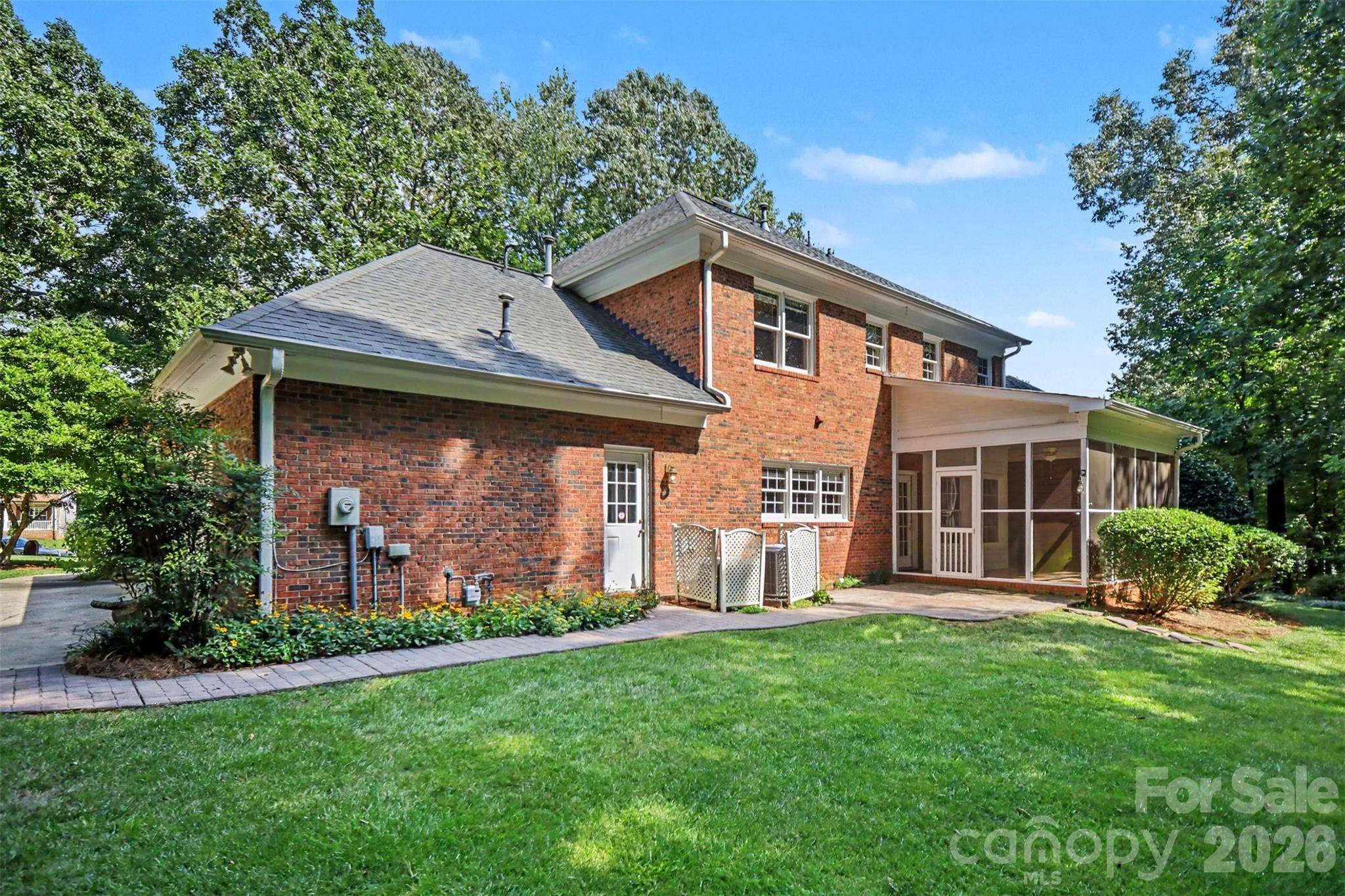 8805 Crosstimbers DR, Charlotte, NC 28215