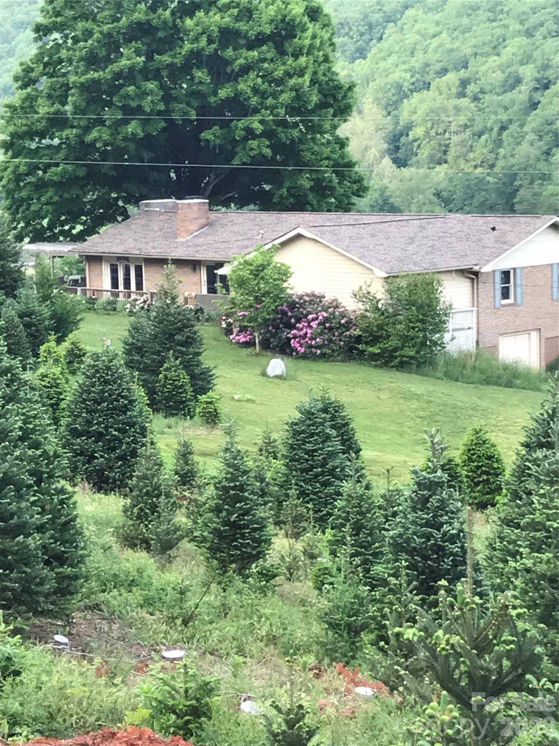 455 Avery LN, Newland, NC 28657