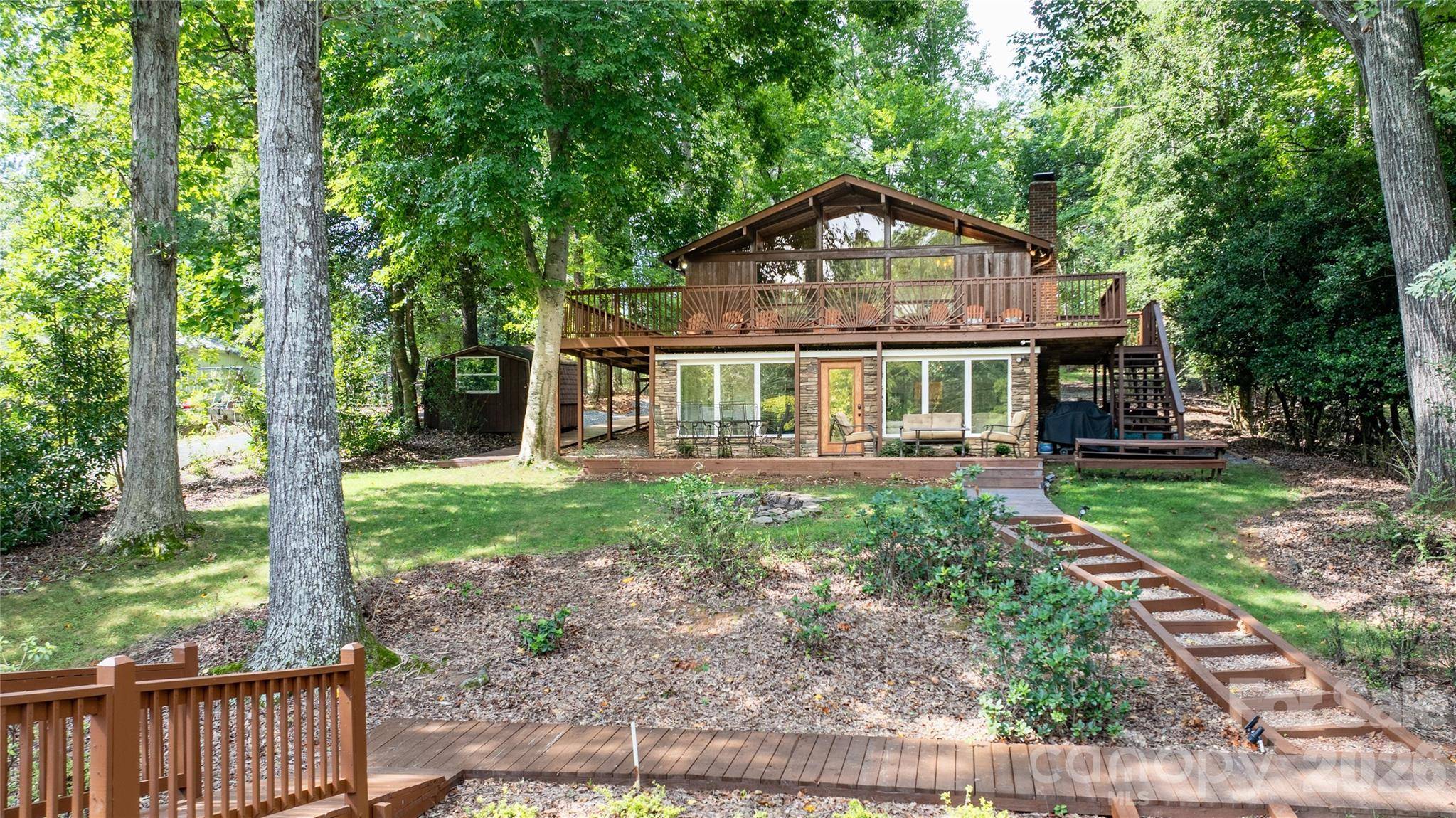 825 Emerald Shores RD, Mount Gilead, NC 27306