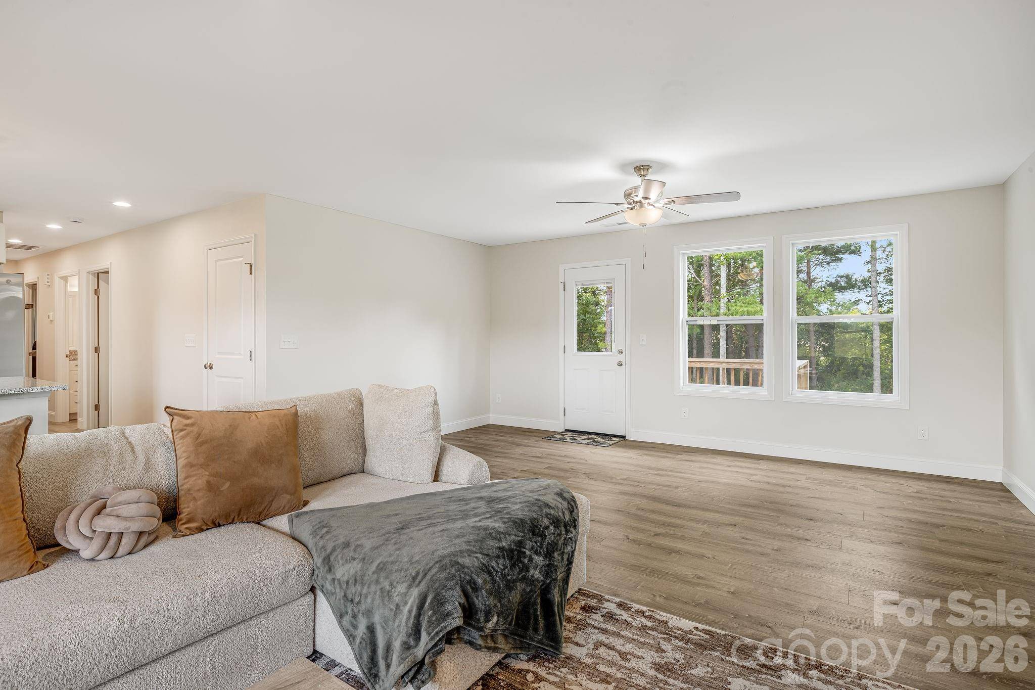 398 Point Hope LN, Hendersonville, NC 28792