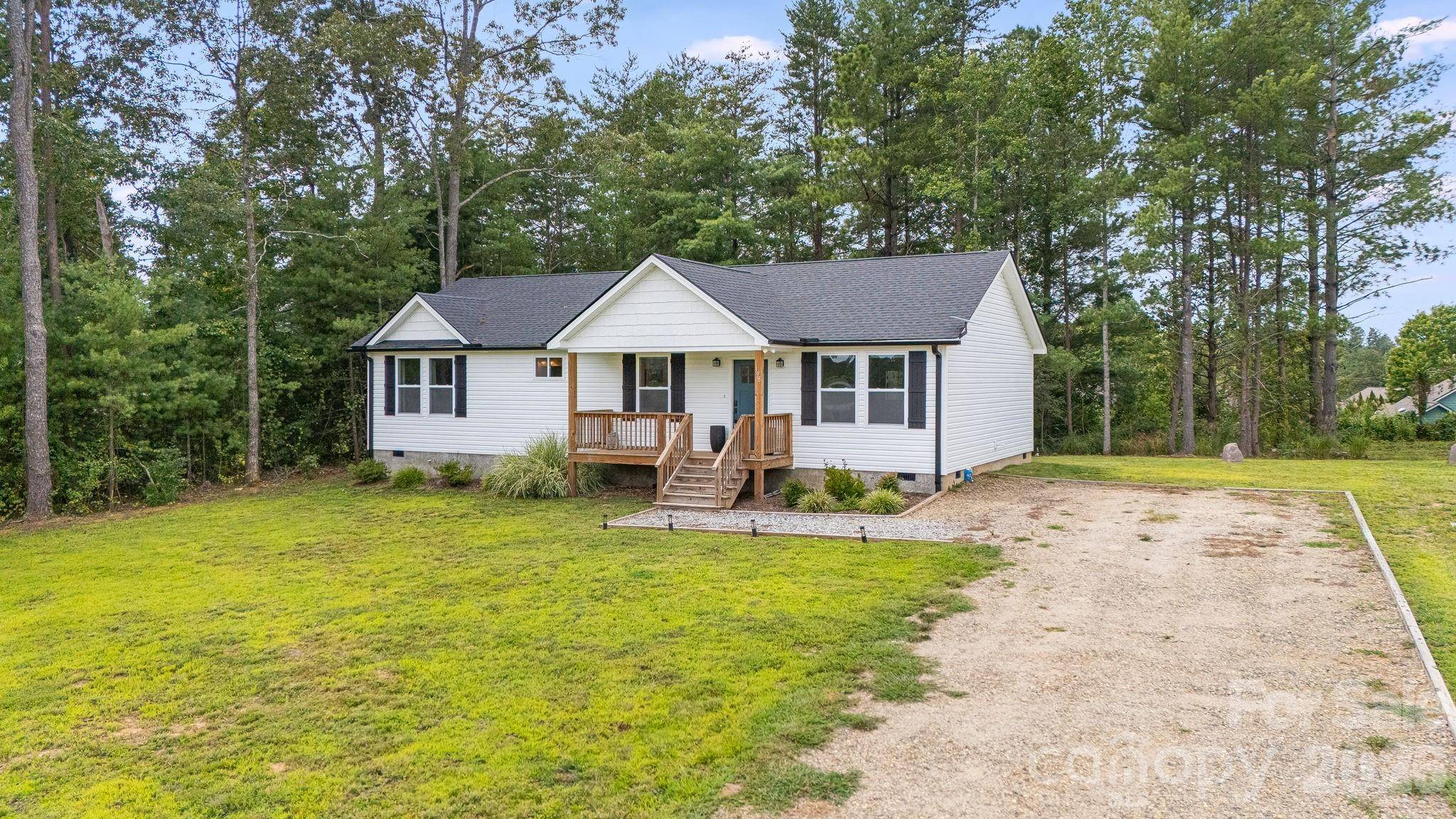 398 Point Hope LN, Hendersonville, NC 28792