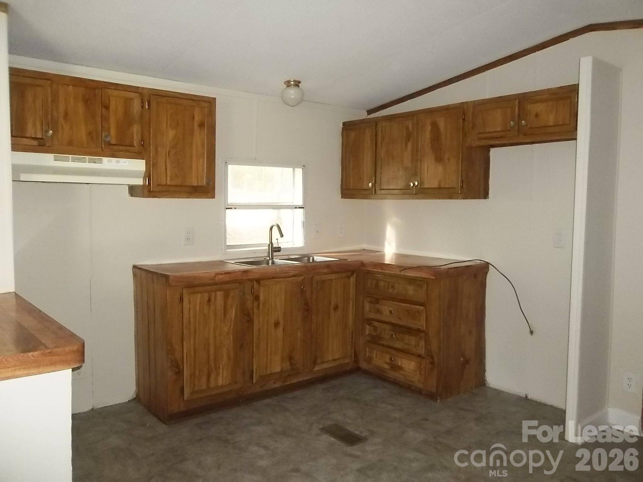 150 Thornwood LN, Stanley, NC 28164