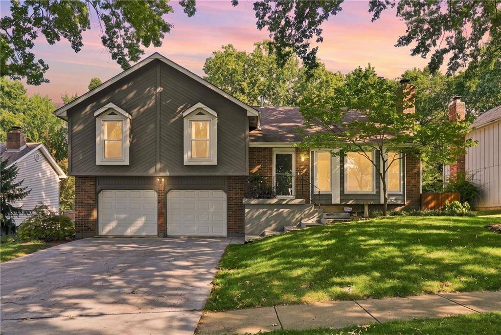 15302 W 121st TER, Olathe, KS 66062