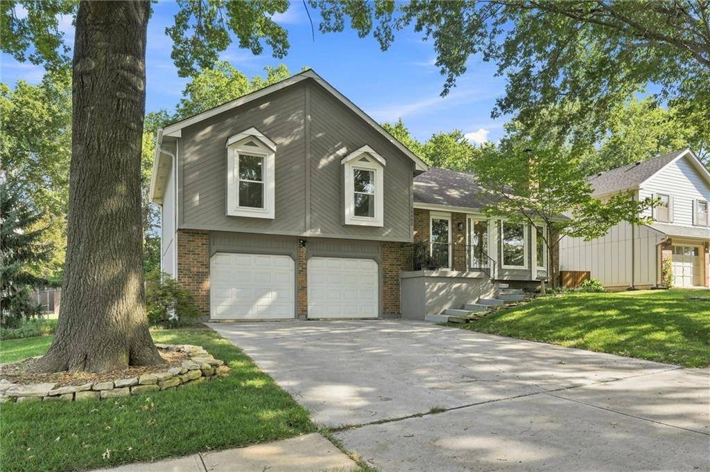 15302 W 121st TER, Olathe, KS 66062