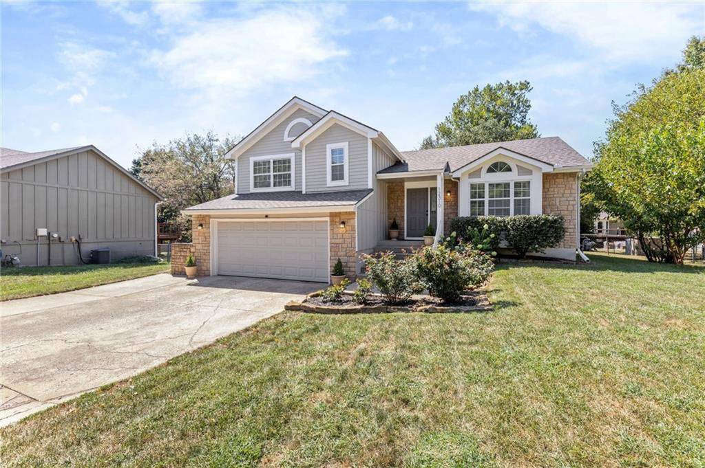 12310 S Shannan CT, Olathe, KS 66062