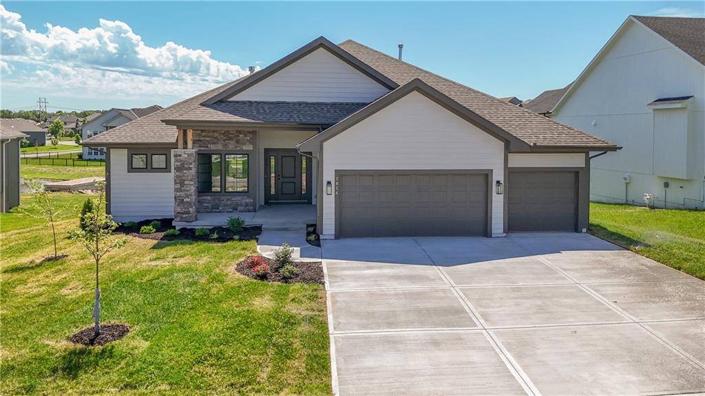 23903 Clear Creek Pkwy, Shawnee, KS 66226