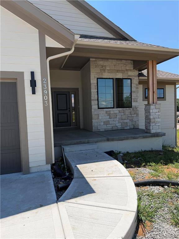 23903 Clear Creek Pkwy, Shawnee, KS 66226