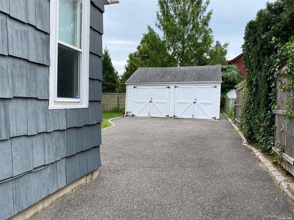 46 Sterling CT, Huntington, NY 11743
