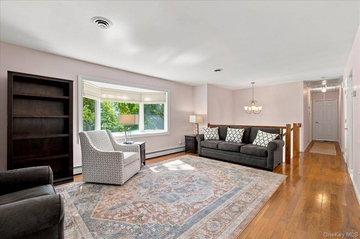 20 Lancaster LN, Monsey, NY 10952