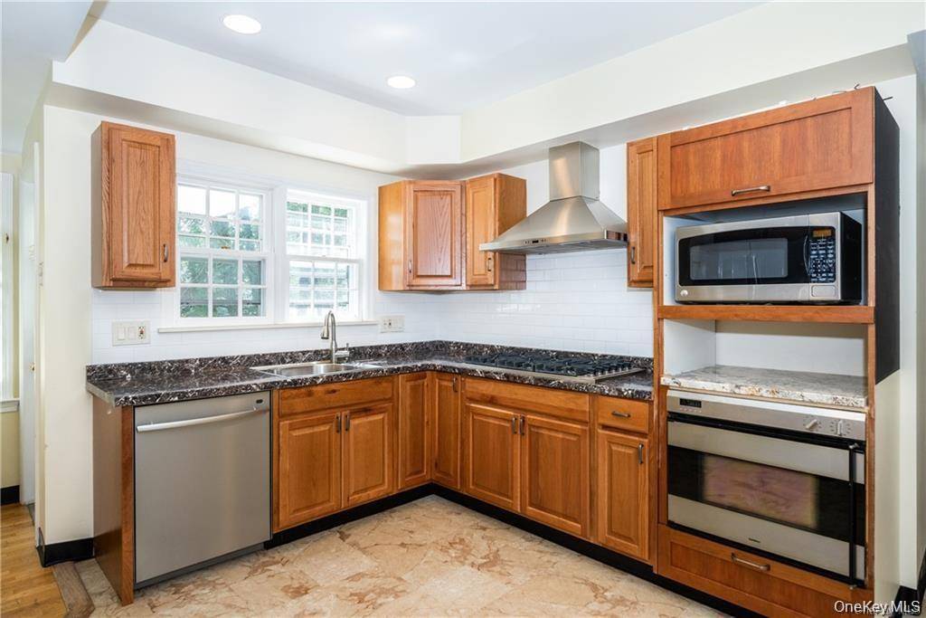 25 Jerome AVE, New Rochelle, NY 10804