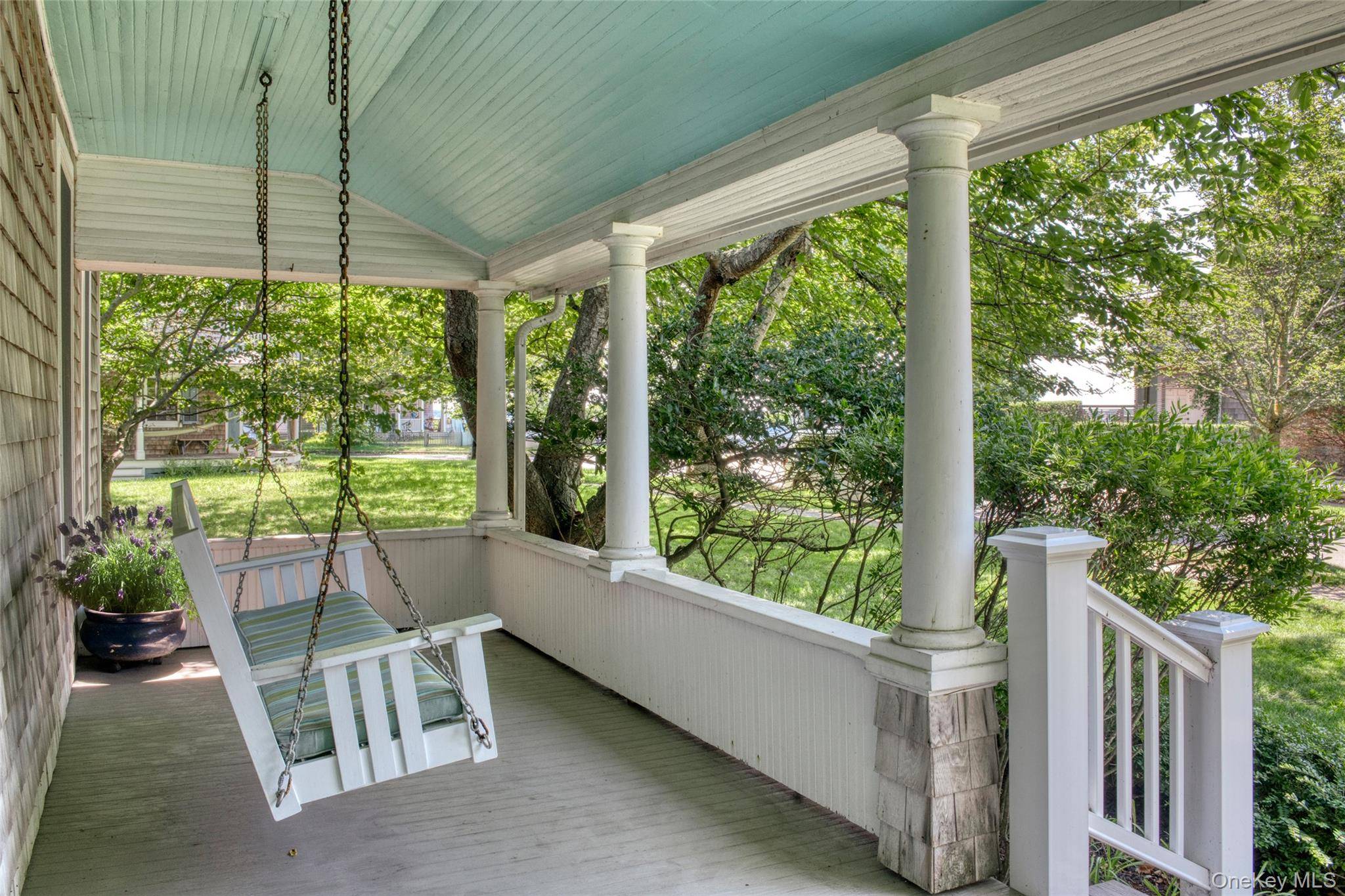 1945 Village LN, Orient, NY 11957