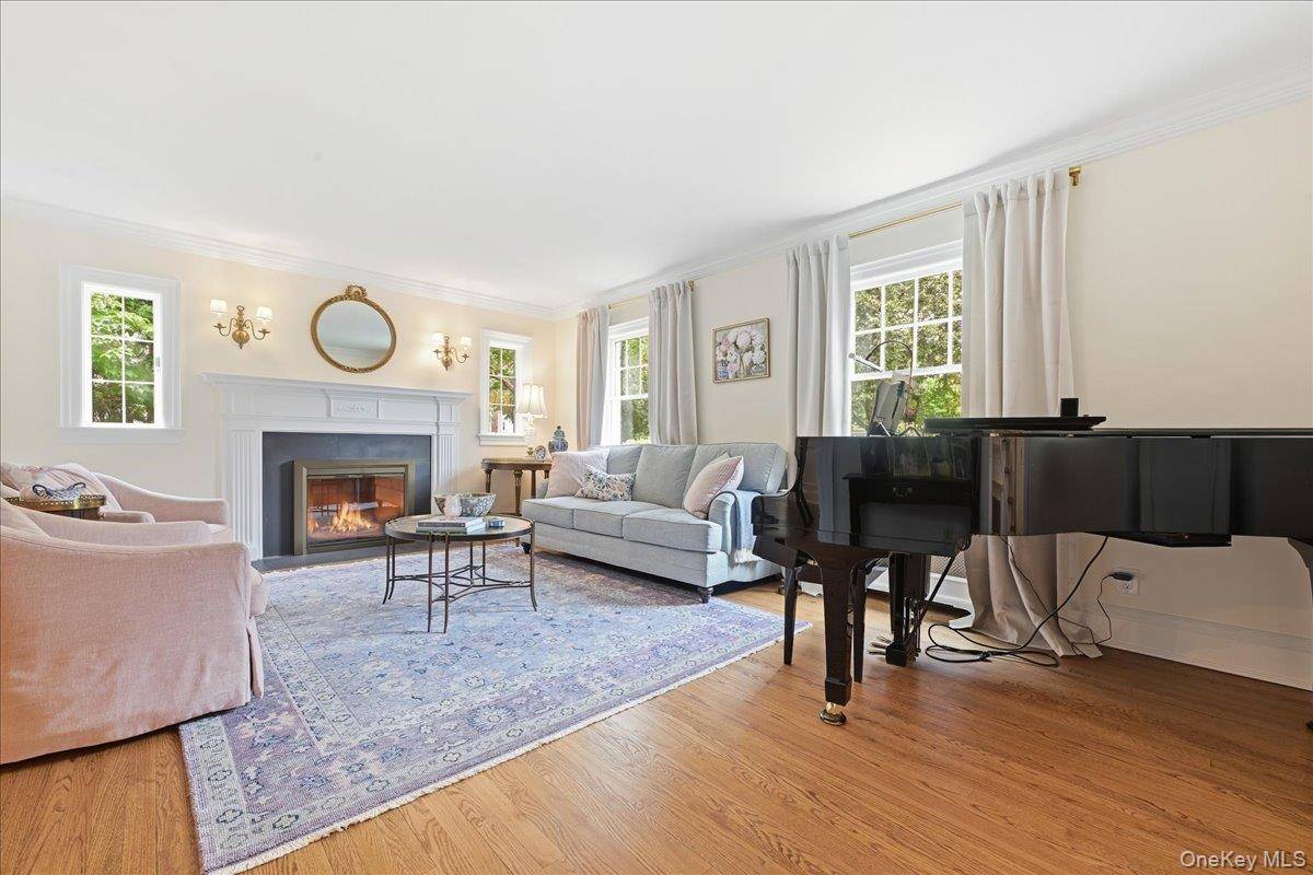 60 Kenwood RD, Garden City, NY 11530