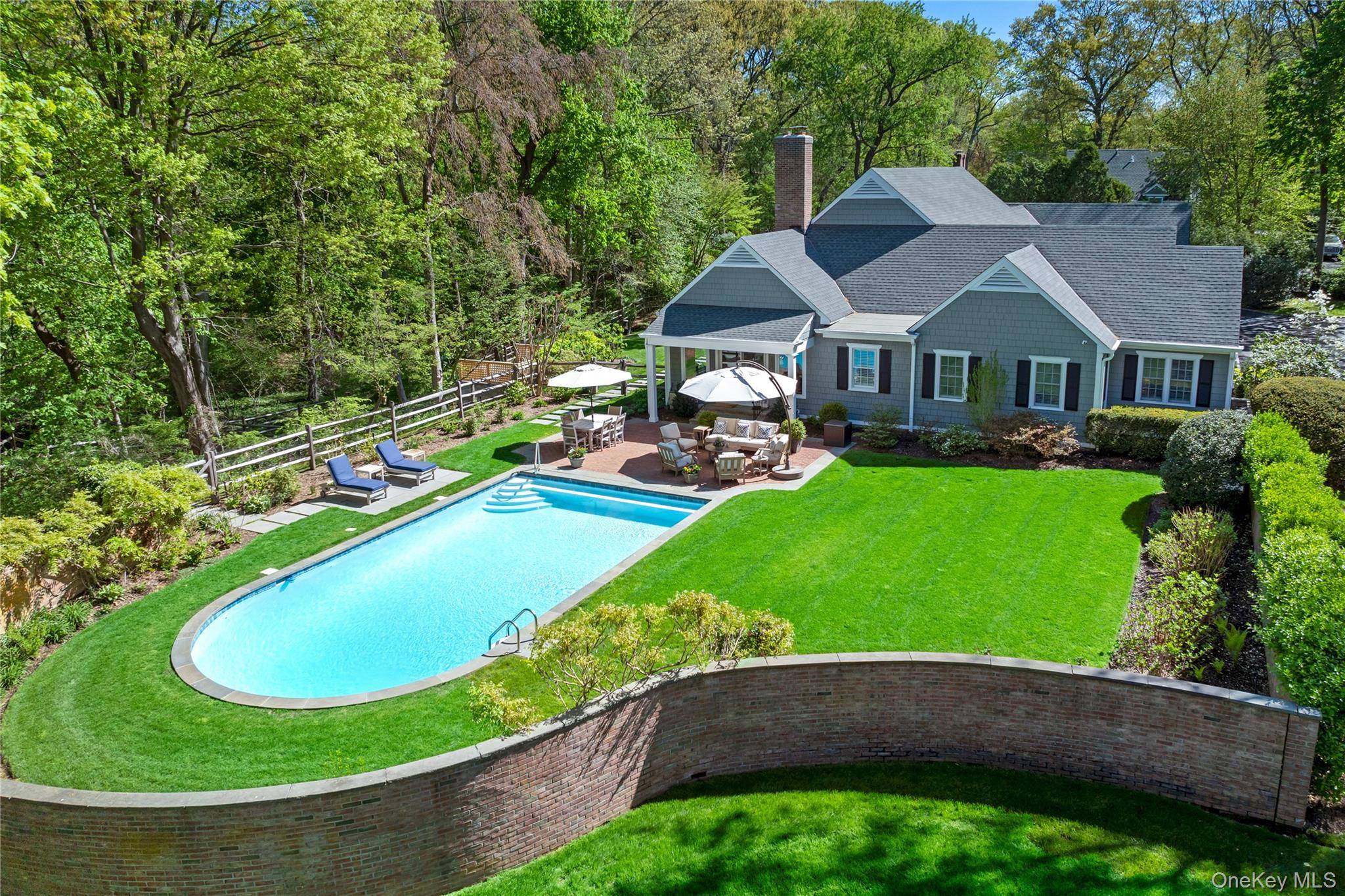 18 Matinecock Farms RD, Glen Cove, NY 11542