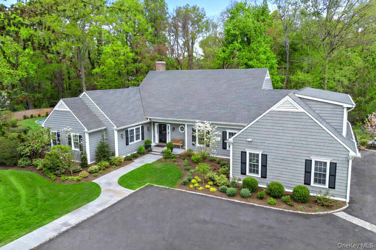 18 Matinecock Farms RD, Glen Cove, NY 11542