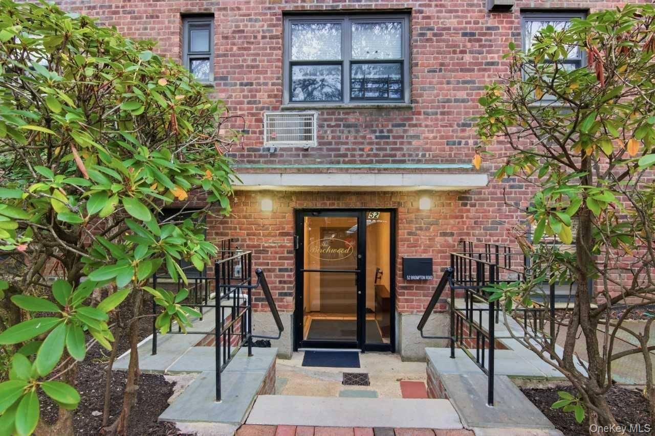 52 Brompton RD #52, Great Neck, NY 11021