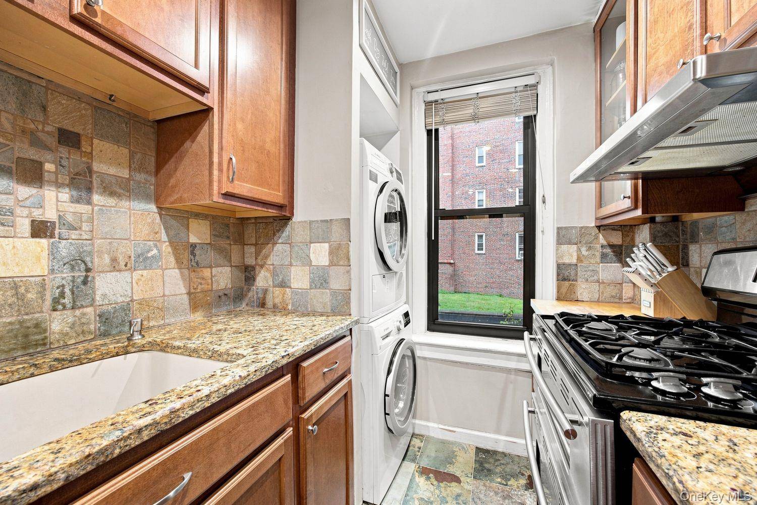 246 Bronxville RD #i2, Bronxville, NY 10708