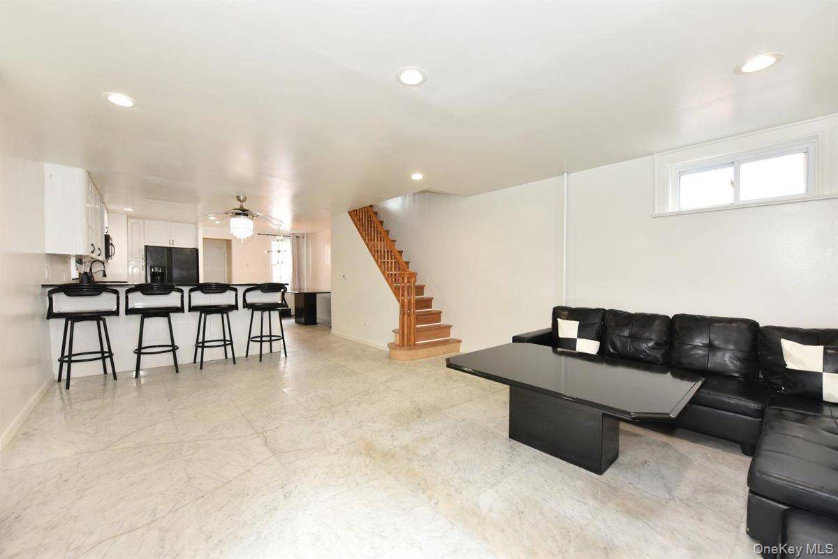 119-26 Inwood ST, Jamaica, NY 11436