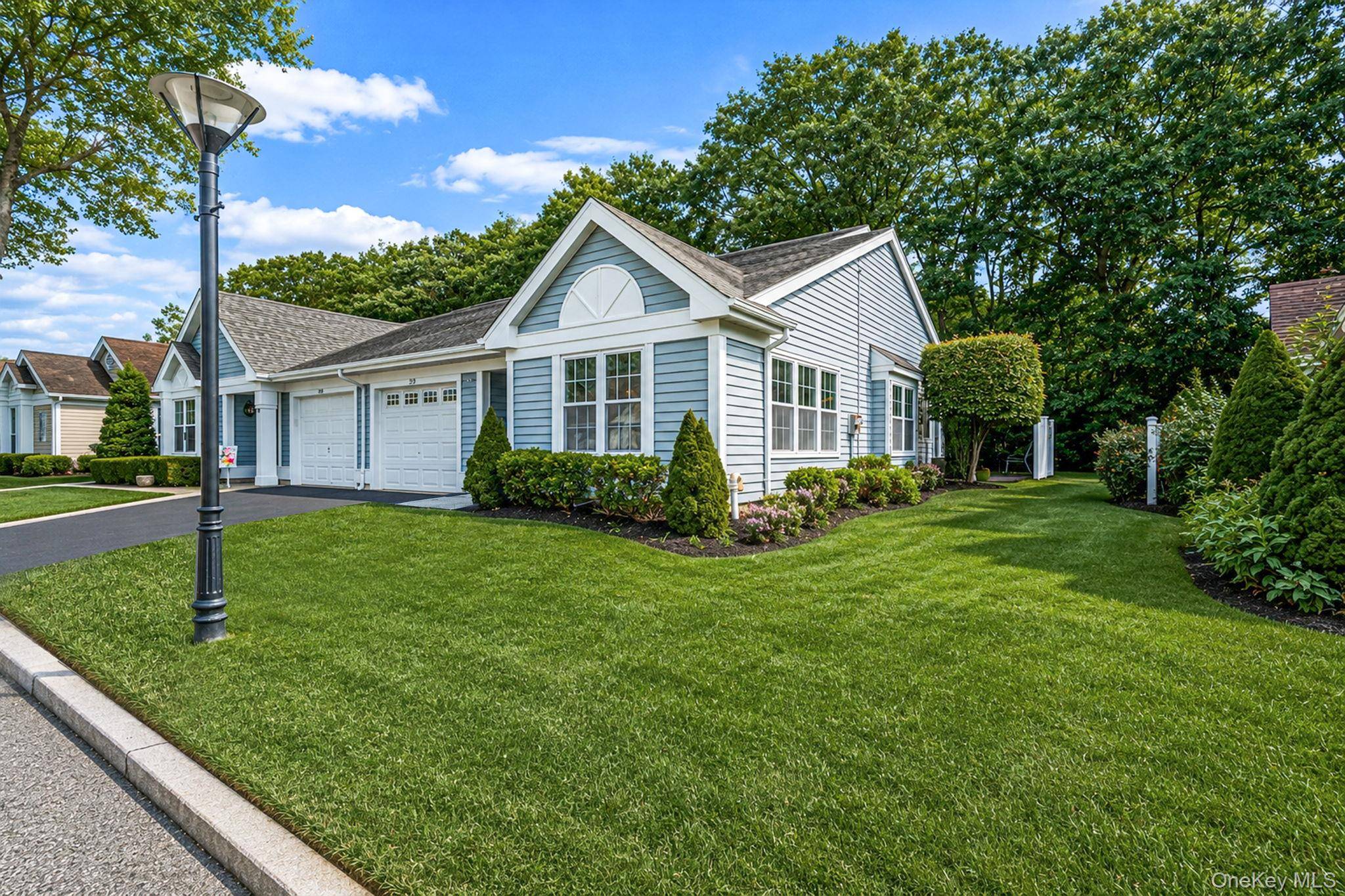 279 Glen DR, Ridge, NY 11961