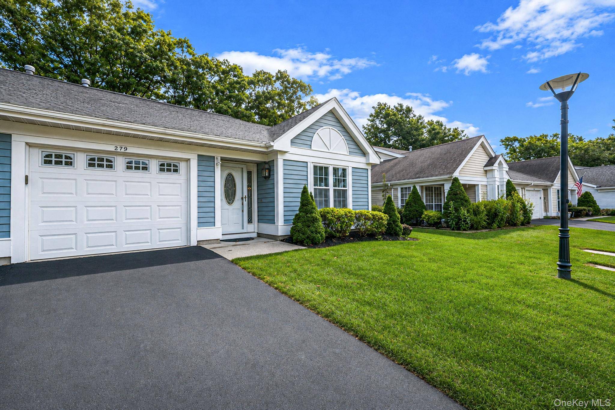 279 Glen DR, Ridge, NY 11961