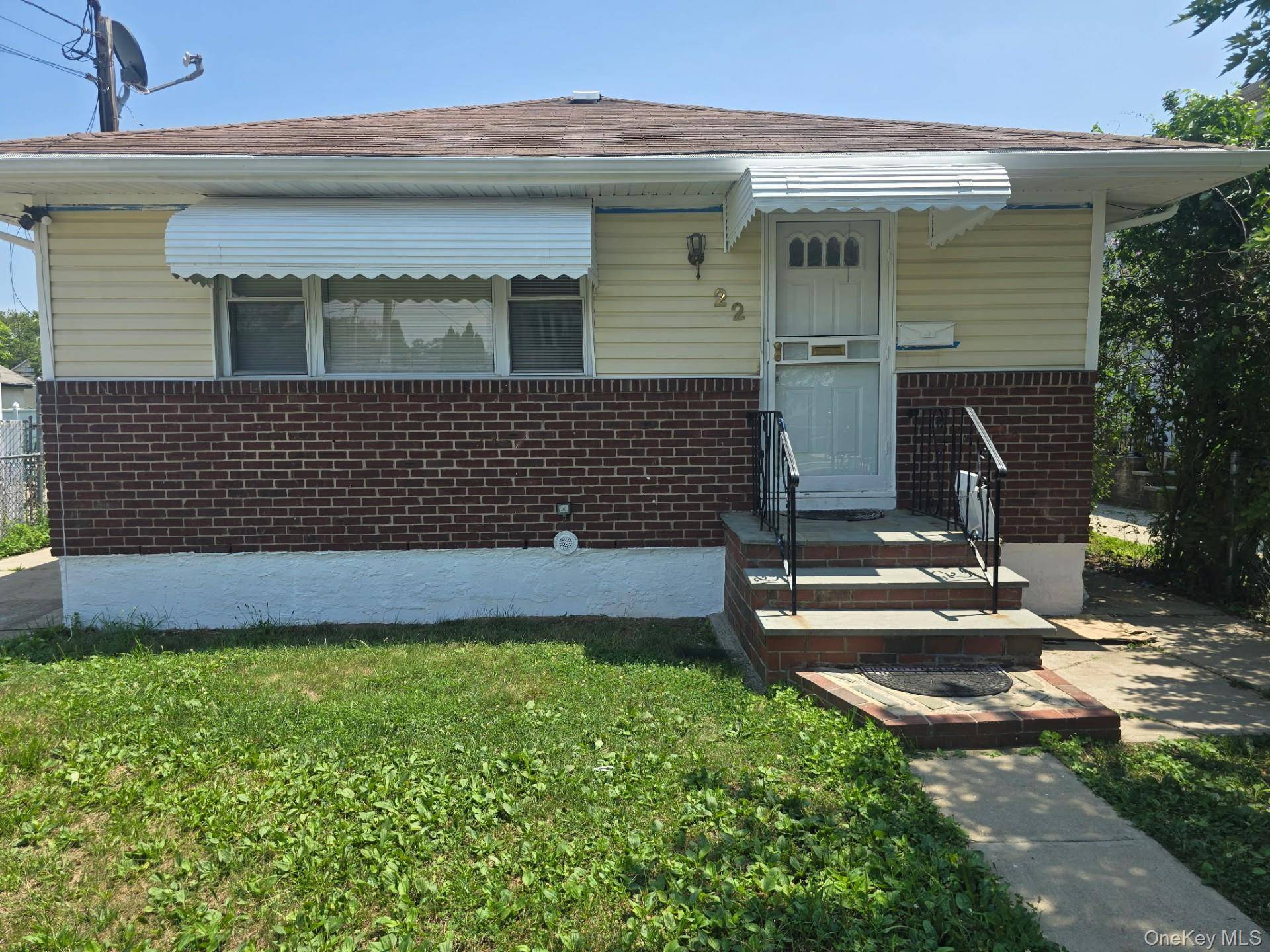 22 Mason ST, Hempstead, NY 11550