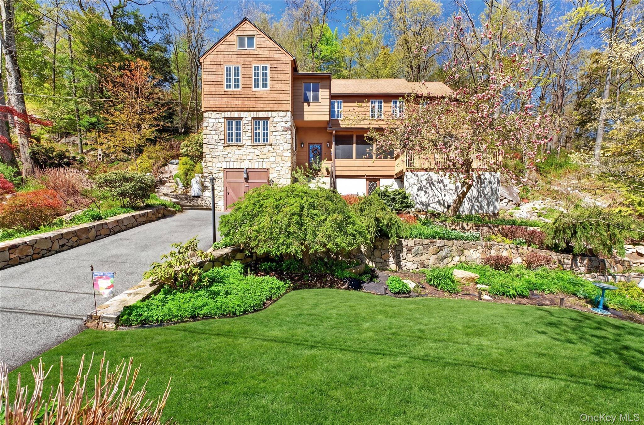 37 Ellen AVE, Mahopac, NY 10541