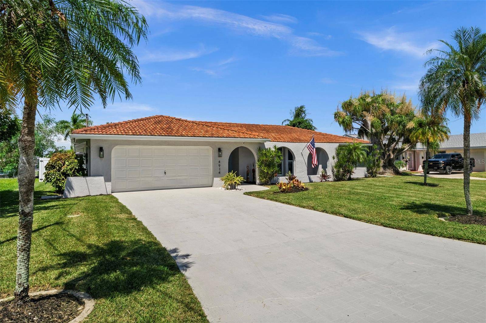 4914 SORRENTO CT, Cape Coral, FL 33904