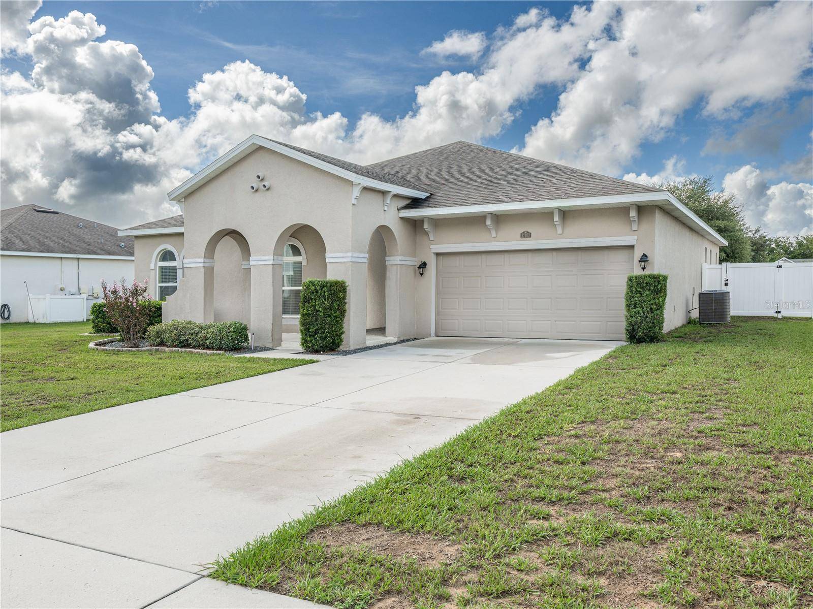 37102 SCENIC BLUFF DR, Grand Island, FL 32735