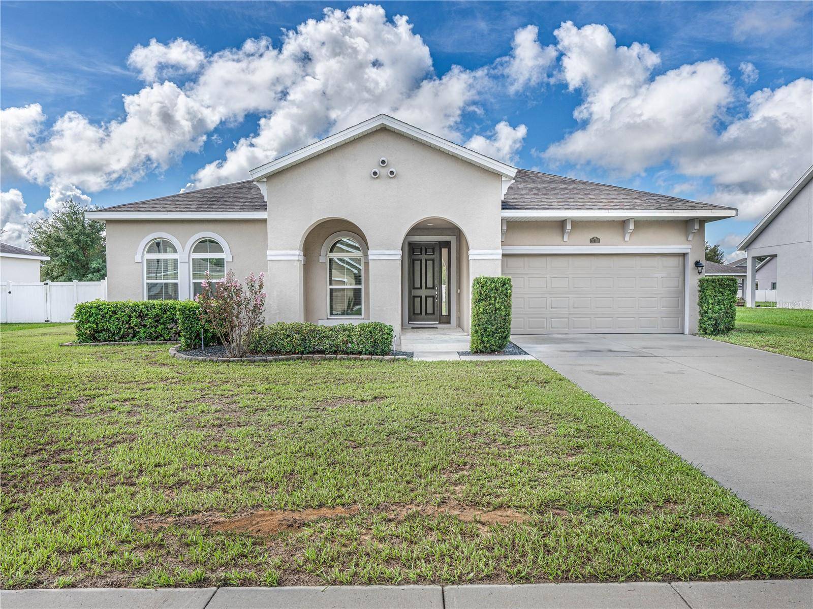 37102 SCENIC BLUFF DR, Grand Island, FL 32735