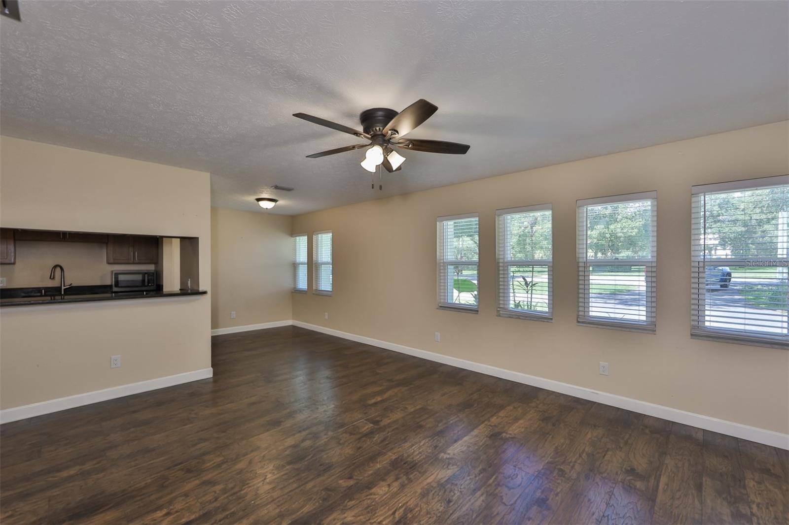 105 N KINGSWAY RD, Seffner, FL 33584