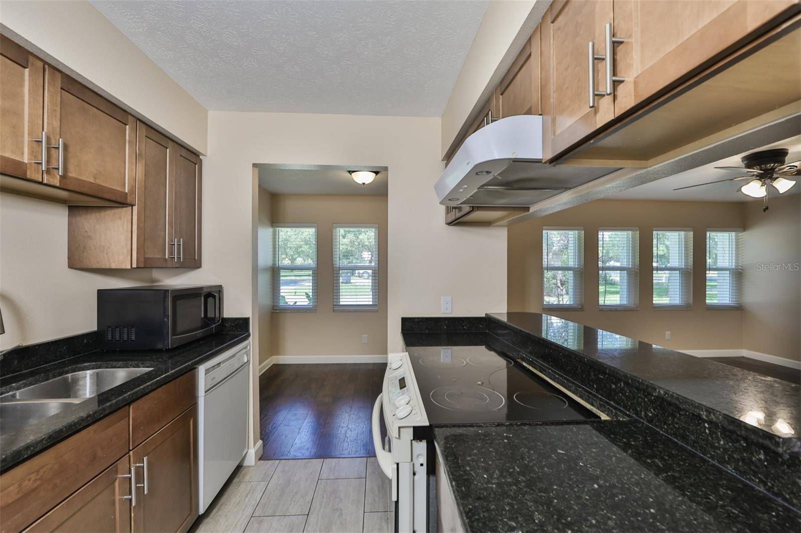 105 N KINGSWAY RD, Seffner, FL 33584
