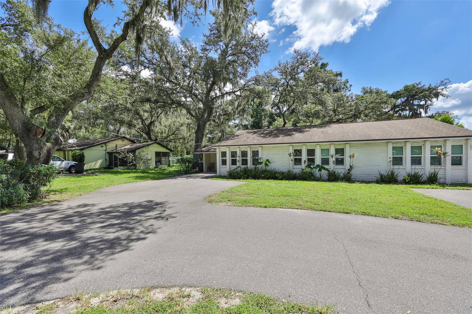 105 N KINGSWAY RD, Seffner, FL 33584