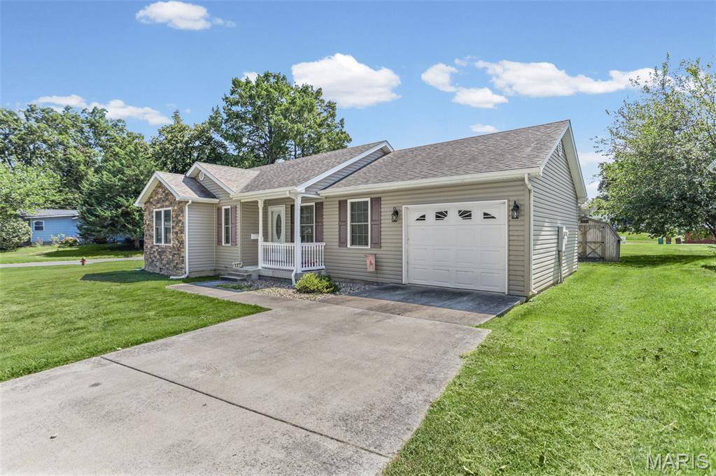 607 E Park ST, Duquoin, IL 62832