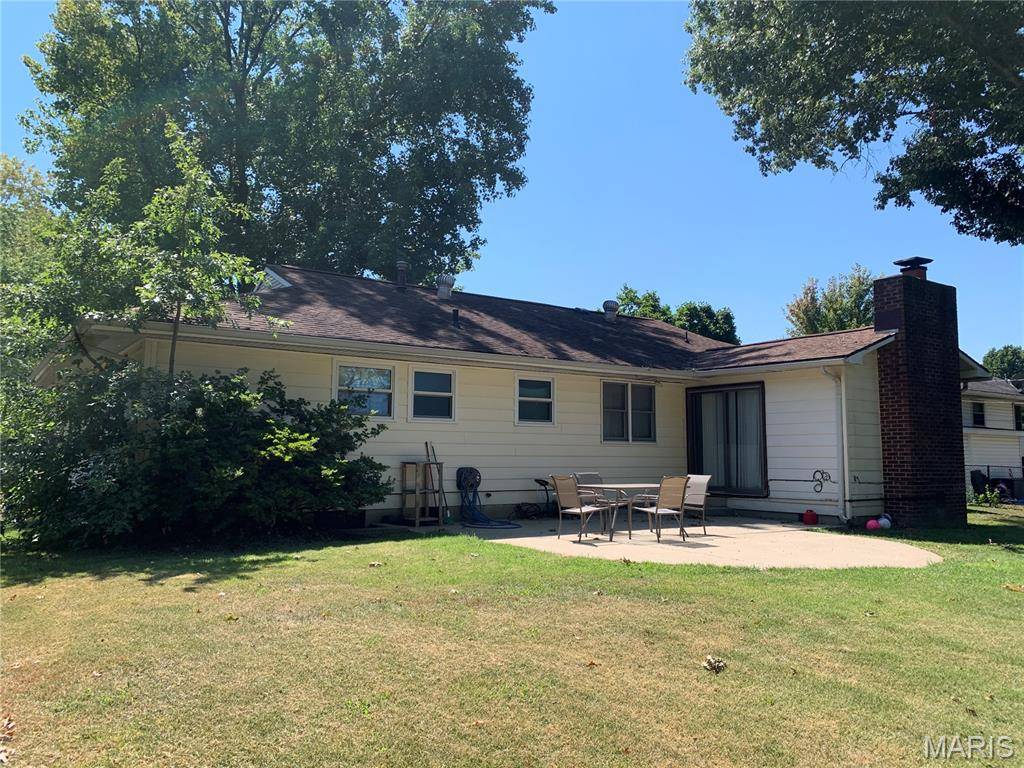 1213 Killarney DR, Greenville, IL 62246