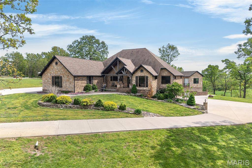23900 EMERSON RD, Lebanon, MO 65536