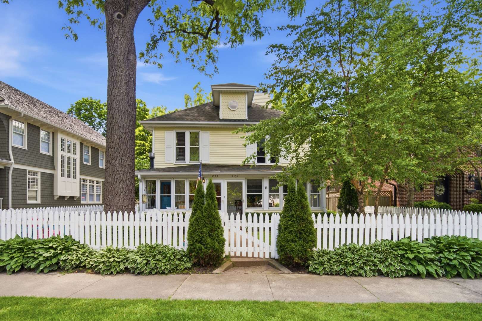 233 E Center AVE, Lake Bluff, IL 60044