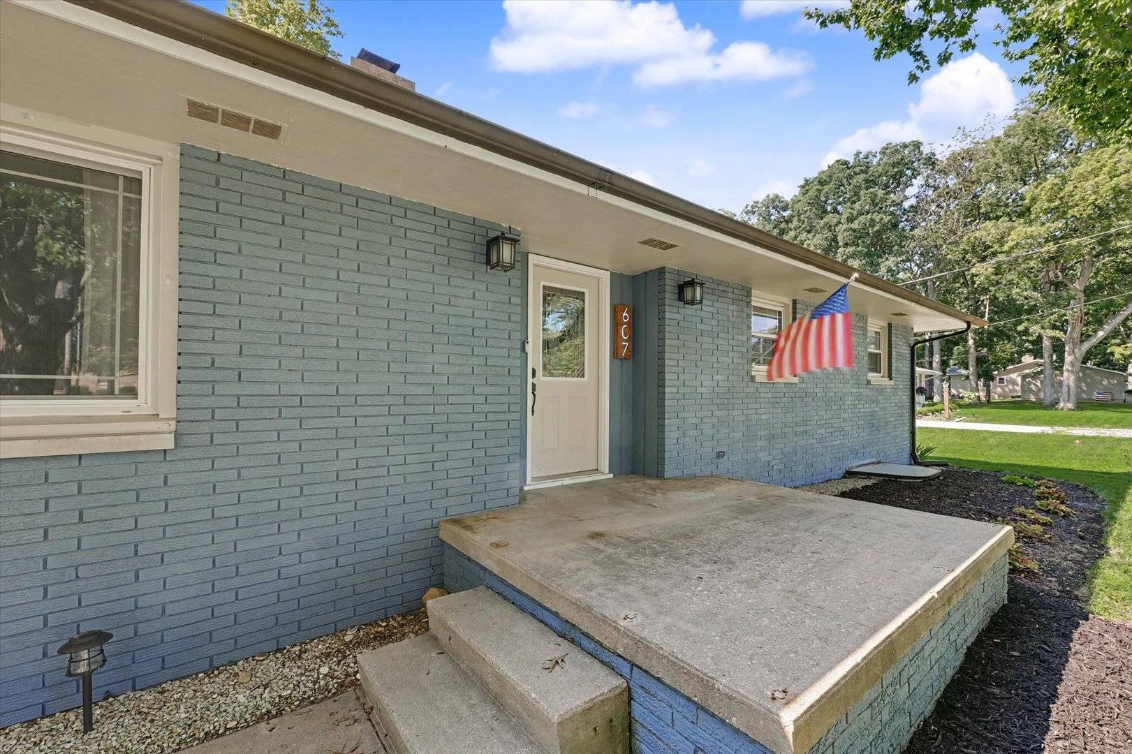 607 W Main ST, Mahomet, IL 61853