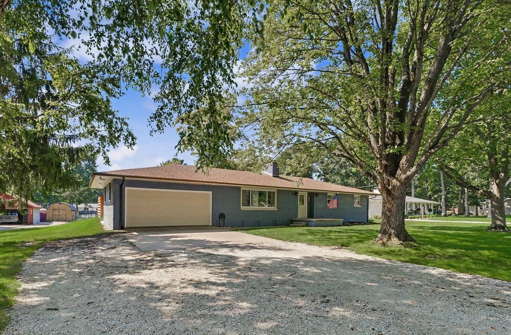 607 W Main ST, Mahomet, IL 61853