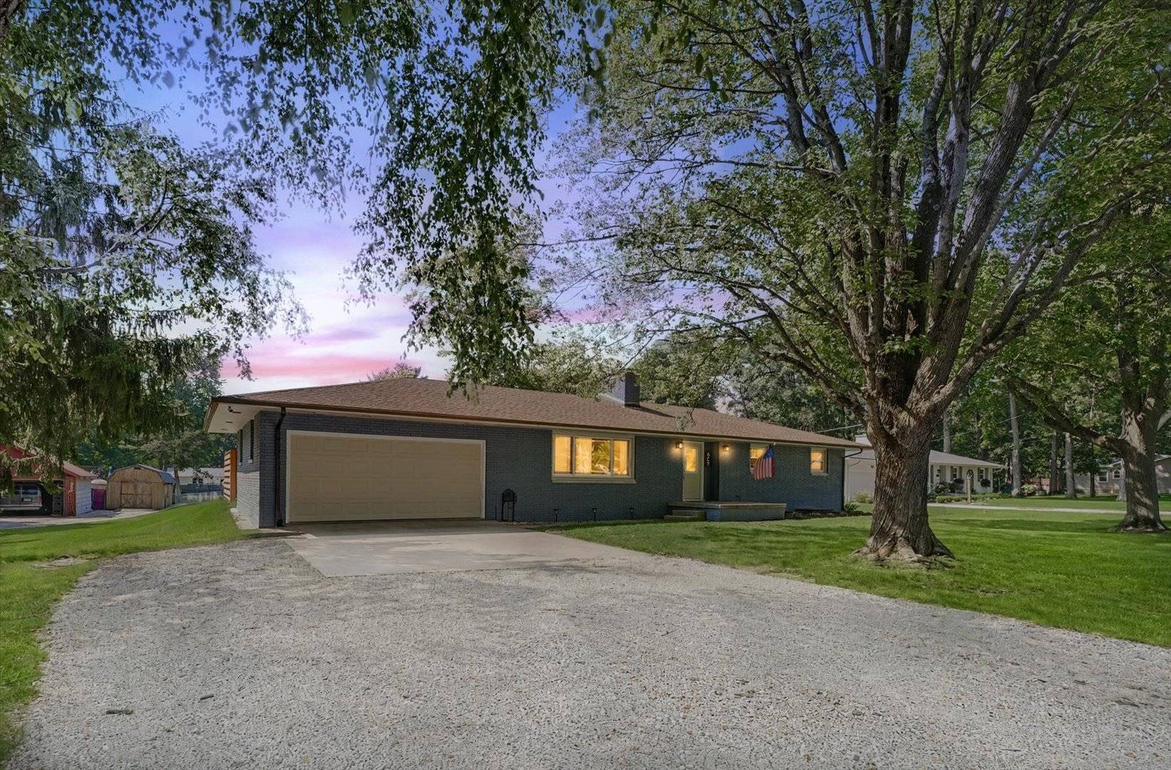 607 W Main ST, Mahomet, IL 61853