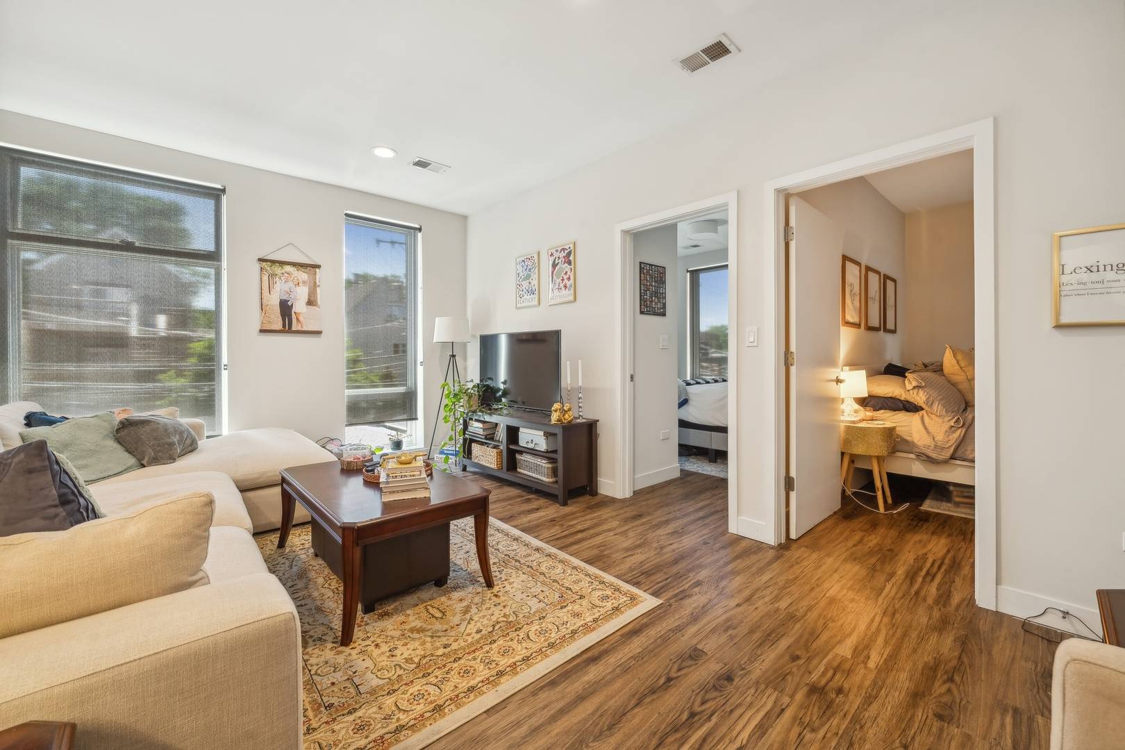 1045 W Cornelia AVE #402, Chicago, IL 60657