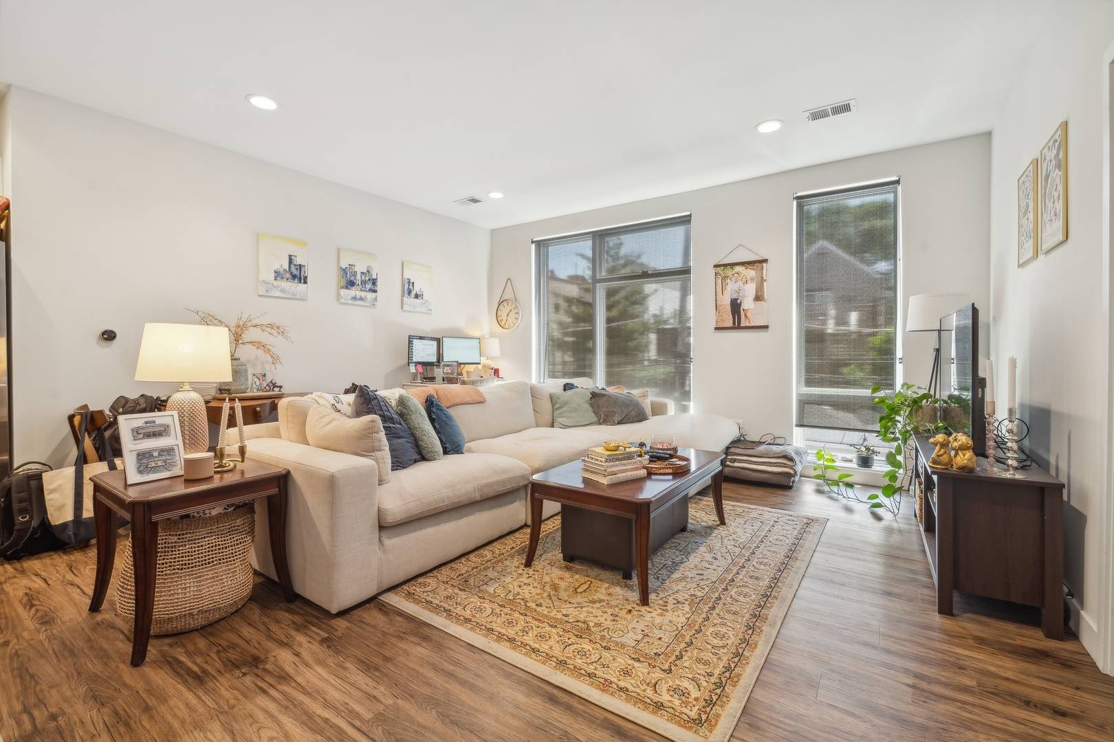 1045 W Cornelia AVE #402, Chicago, IL 60657