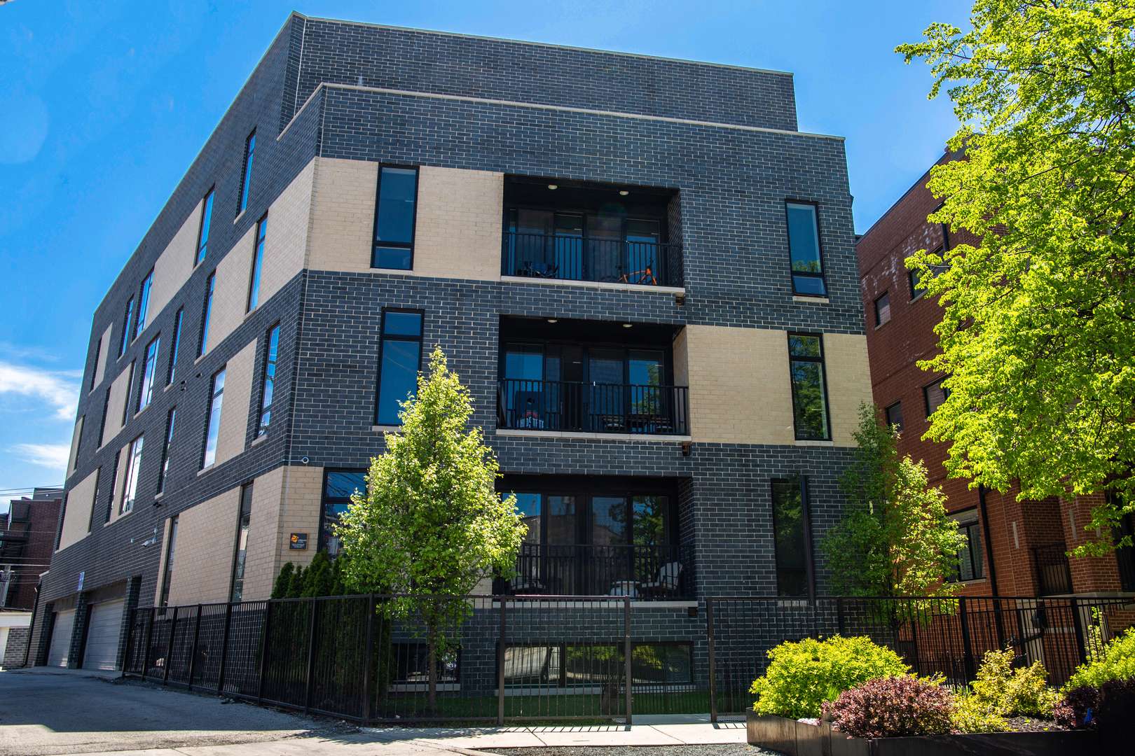 1045 W Cornelia AVE #402, Chicago, IL 60657